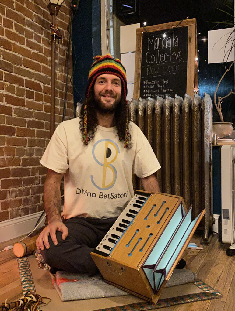 Divino BetSatori Kirtan and Medicine Music